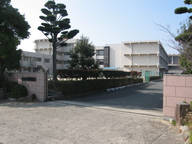 Junior high school. Shime stand tighten east junior high school (junior high school) up to 365m