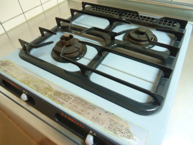 Kitchen. 2-neck is equipped with gas stove