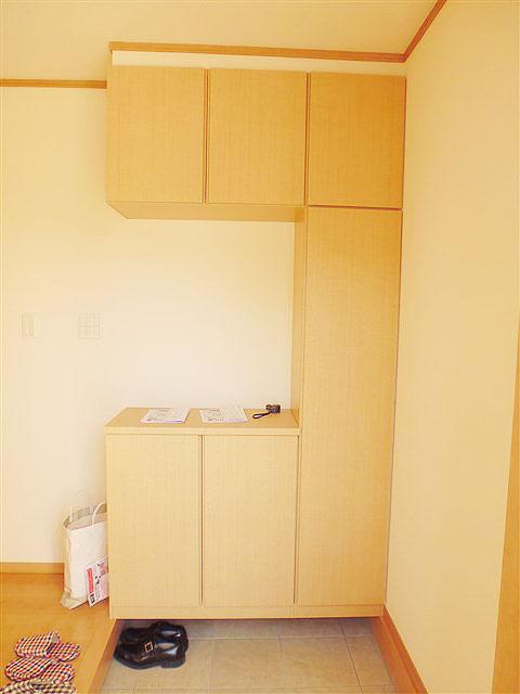 Entrance. Entrance shoe box