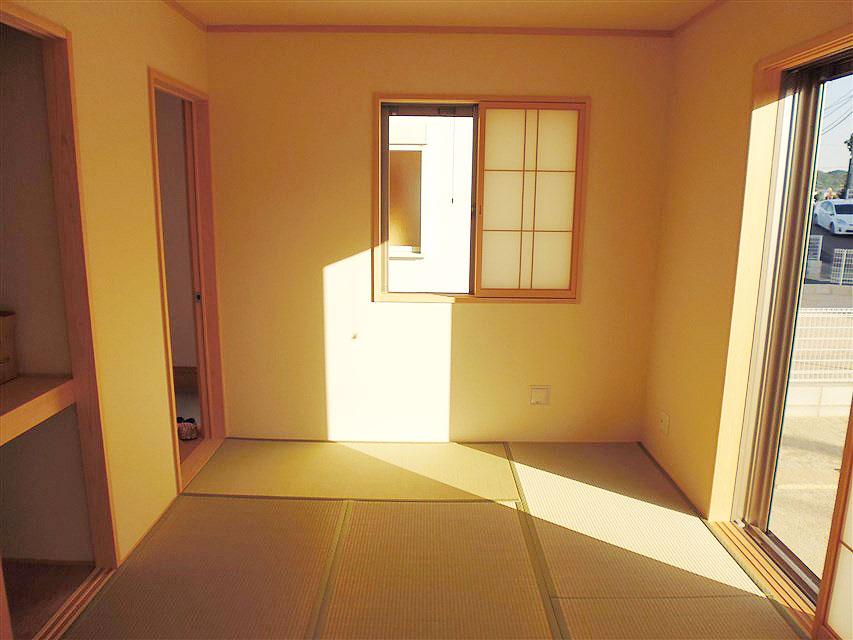 Non-living room. Brightness over have Japanese-style room
