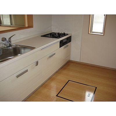 Kitchen. Underfloor Storage! Very convenient to keep put the food for storage!