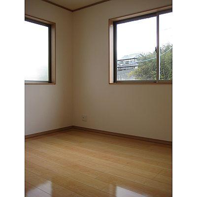 Non-living room. Flooring shiny!