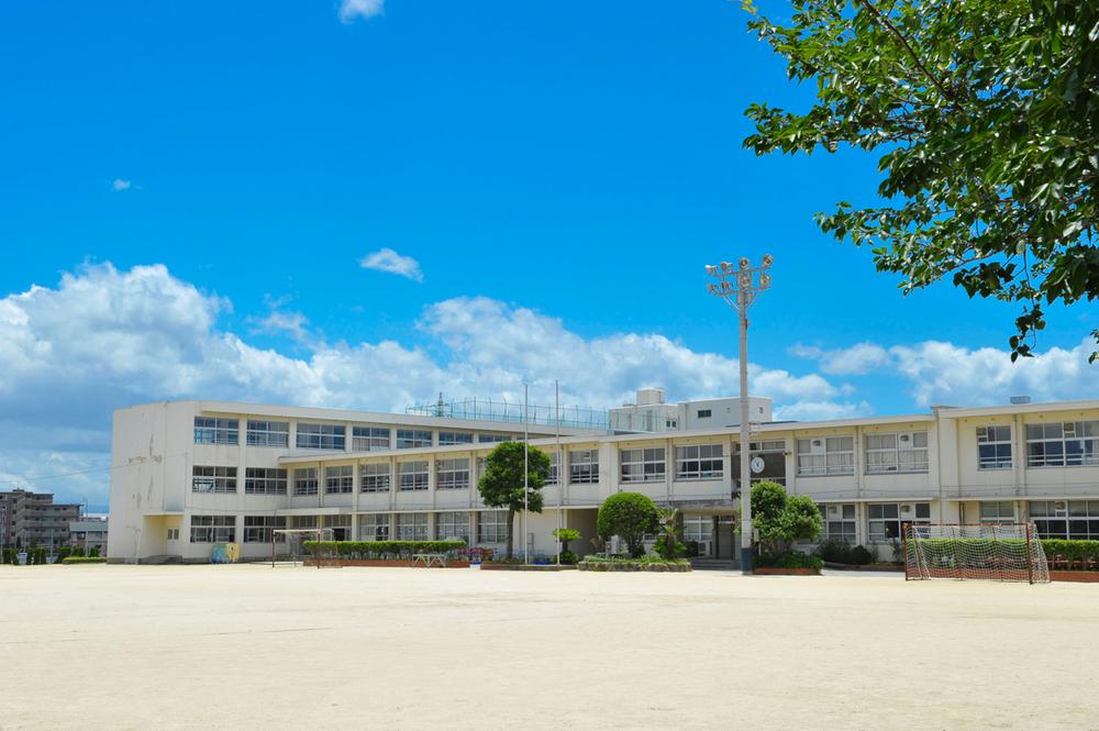 Primary school. Shingu Municipal Shingu to elementary school 750m
