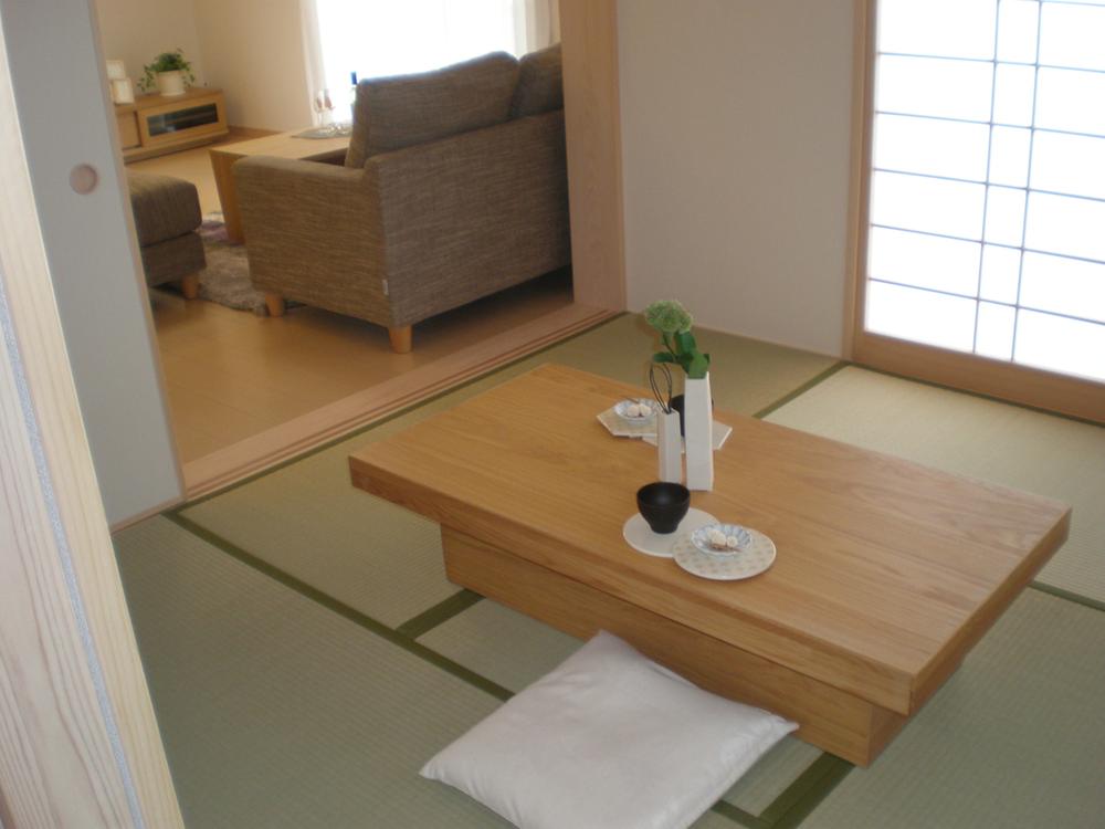 Non-living room. No. 3 place Japanese-style room. It is safe even during sudden visitor since put directly from the Hall. (September 2013 shooting)