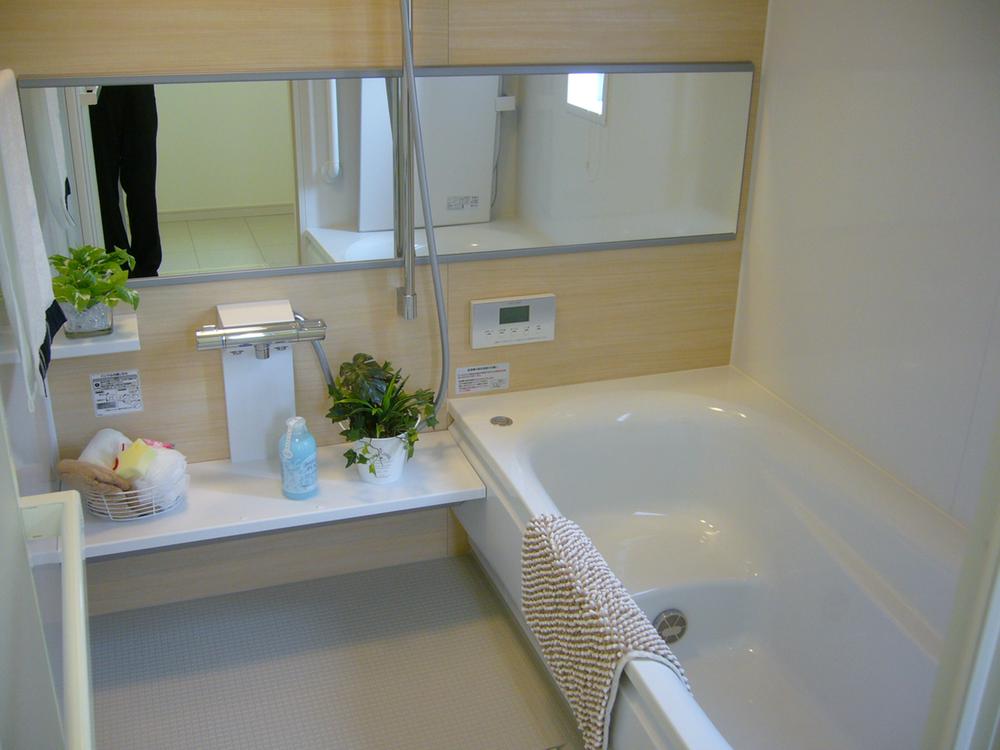 Bathroom. No. 3 area bathroom. Hot water is making it difficult to cool the adoption of thermos bathtub. (October 2013 shooting)