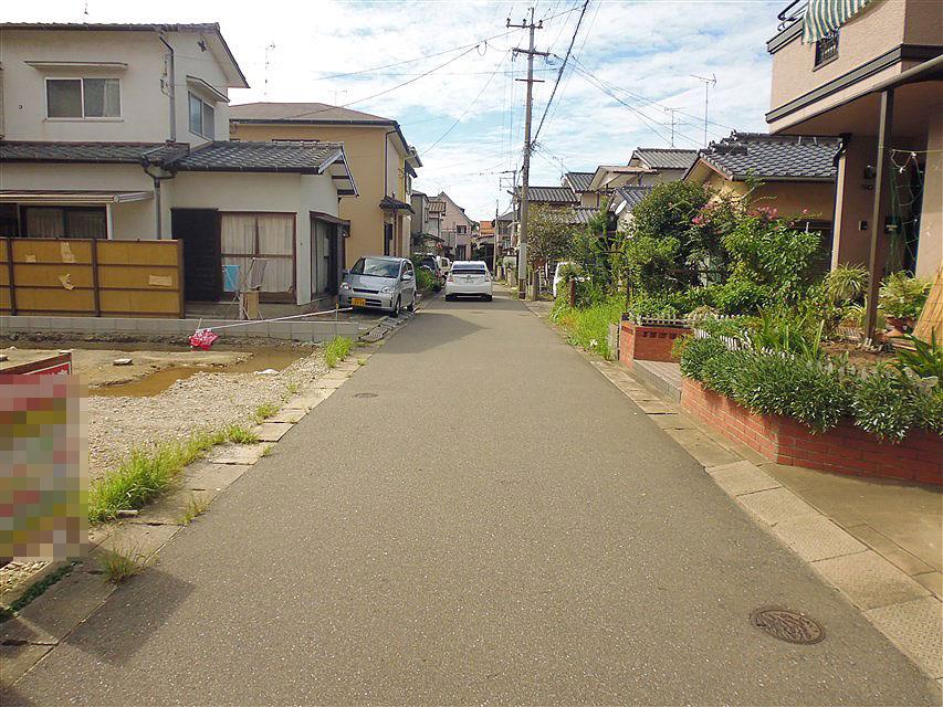 Local photos, including front road. Front road (width 4.29m)