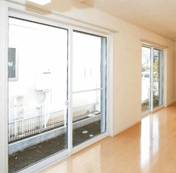 Living.  ☆ Image is a photograph at the time of completion ☆