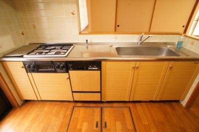 Kitchen. Dishwasher ☆ Stove is also a three-necked!