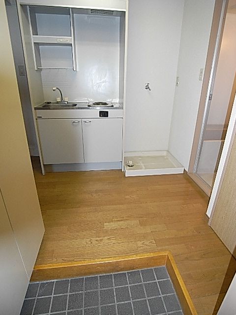 Entrance. There yard indoor washing machine