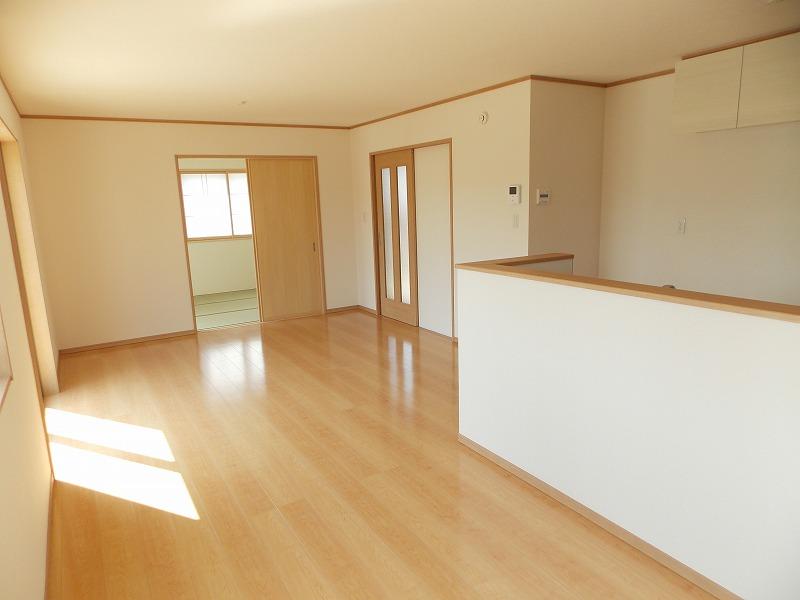 Same specifications photos (living). Since the face-to-face is the kitchen More, It is a conversation with his wife in the cooking, Communication The new model of the family