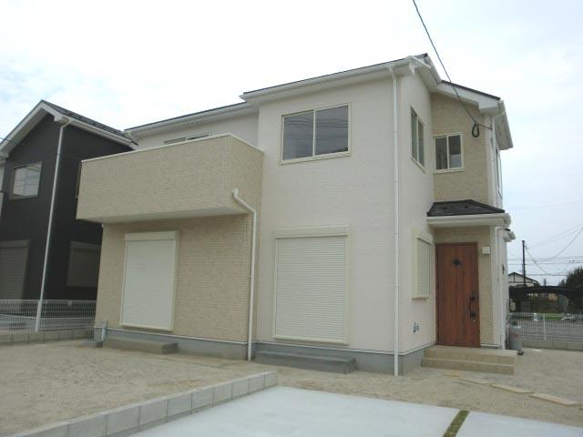 Local appearance photo. Building 2