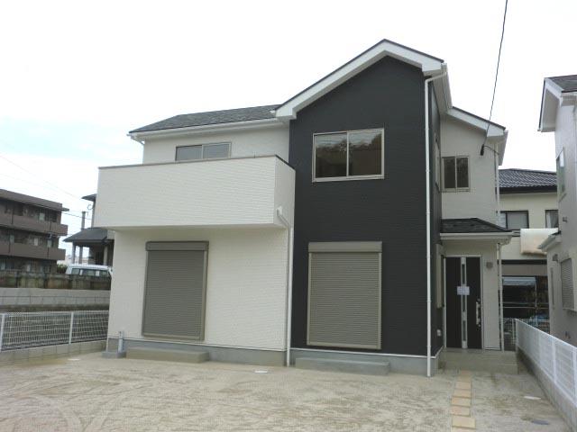 Local appearance photo. 1 Building