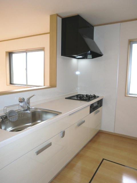 Kitchen. Bright face-to-face kitchen