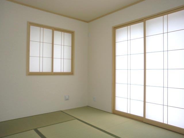 Non-living room. Japanese-style room adjacent to the living room
