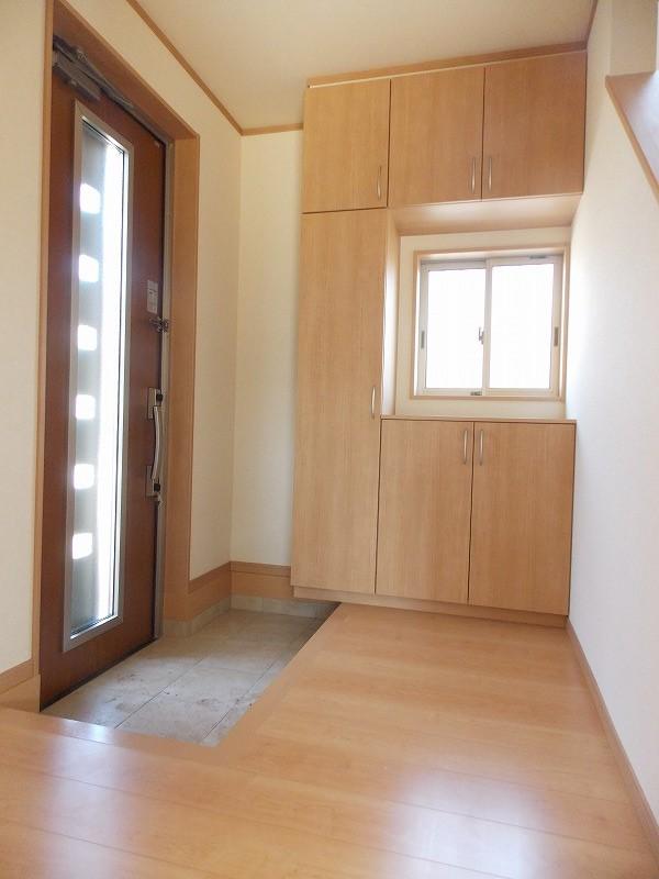 Entrance. Spacious entrance