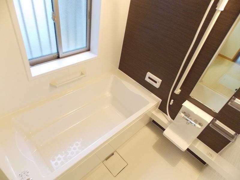 Same specifications photo (bathroom). It stretches firmly foot (^. ^) I boiled the tired body of the day in the latest of the bath ~ Let's healing Kkuri (^ _ ^.)  Do you sing a song