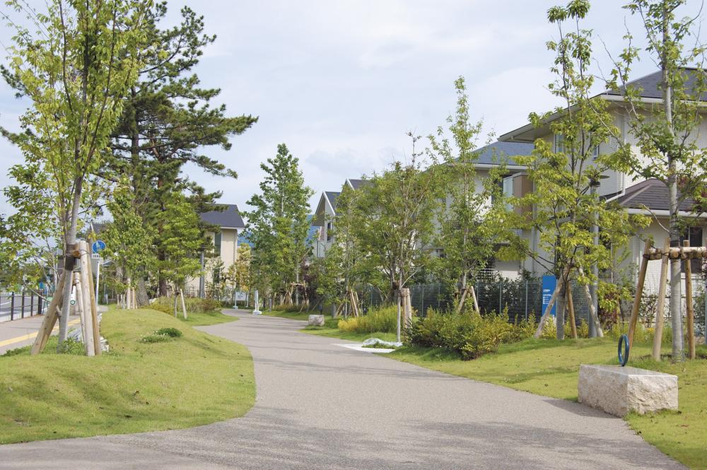Sale already cityscape photo. Pedestrian roads, It is the road depicted in gentle curved. Walking along the curve, It becomes a gentle nature and pace, Born can afford to enjoy the conversation.