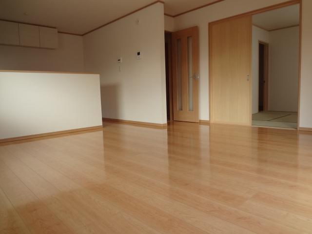 Living. Spacious living room facing the garden