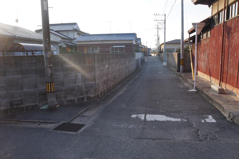 Local photos, including front road. Local (12 May 2013) Shooting