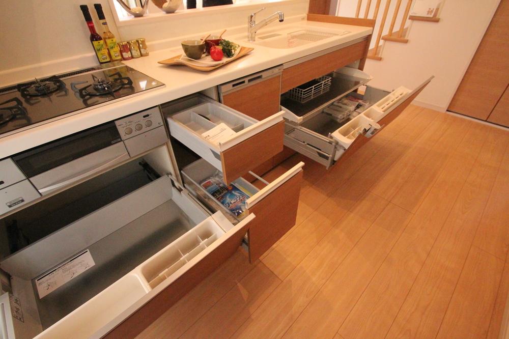 Model house photo. Concept House of fit. Kitchen use Richelle of Rikushiru. It can clean and storage from a large pot until the fine kitchen tool.