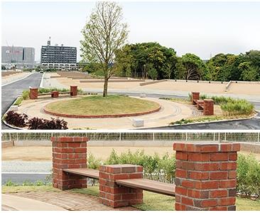 Local land photo. Center Park Place to gather Talking people who live in Southern Europe of the hill.