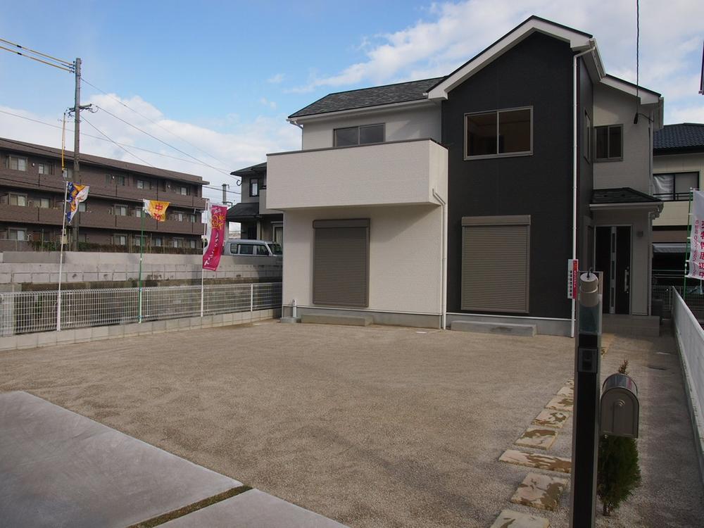 Local appearance photo. Local (11 May 2013) Shooting