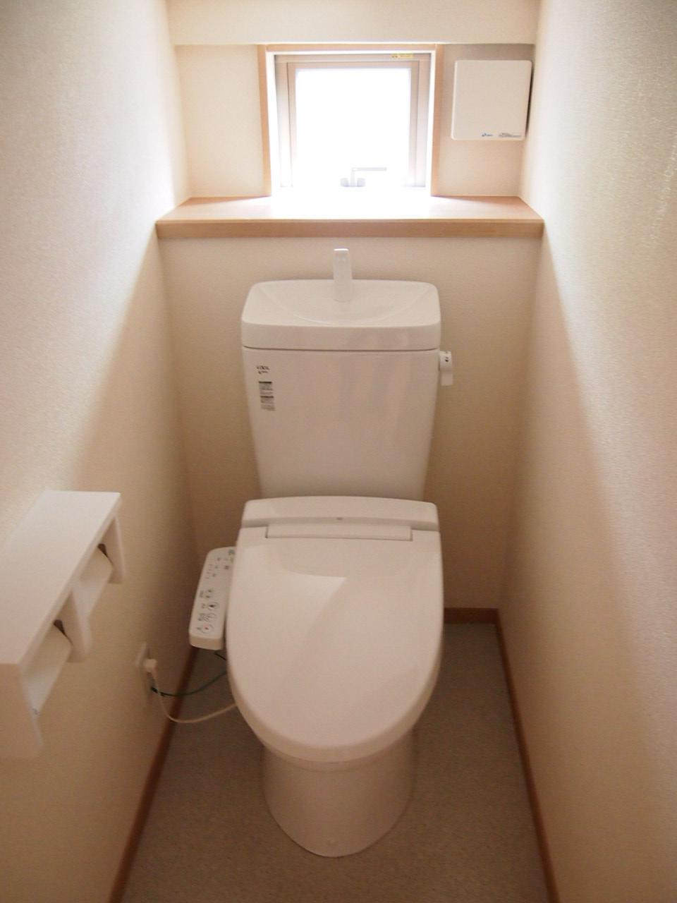 Toilet. Indoor (11 May 2013) Shooting