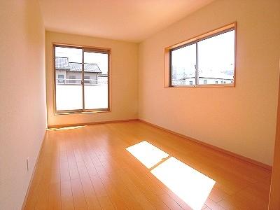 Same specifications photos (Other introspection). Same specifications