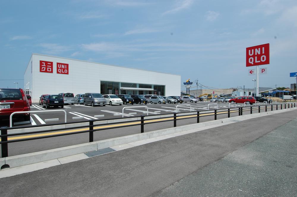 Shopping centre. 480m to UNIQLO Fukuoka Shingu shop