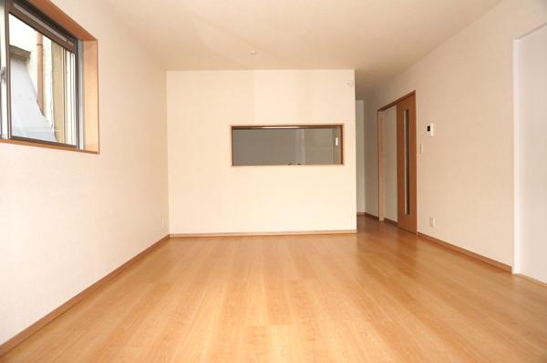 Same specifications photos (living). (Building 2) same specification