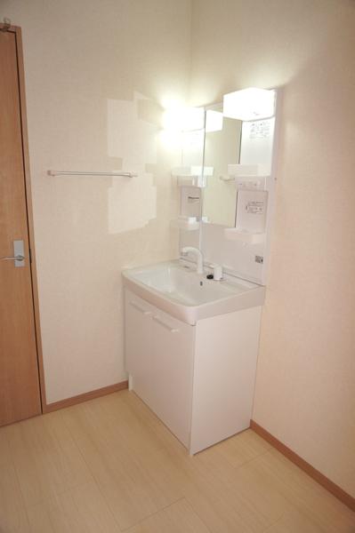 Same specifications photos (Other introspection). (Building 2) same specification