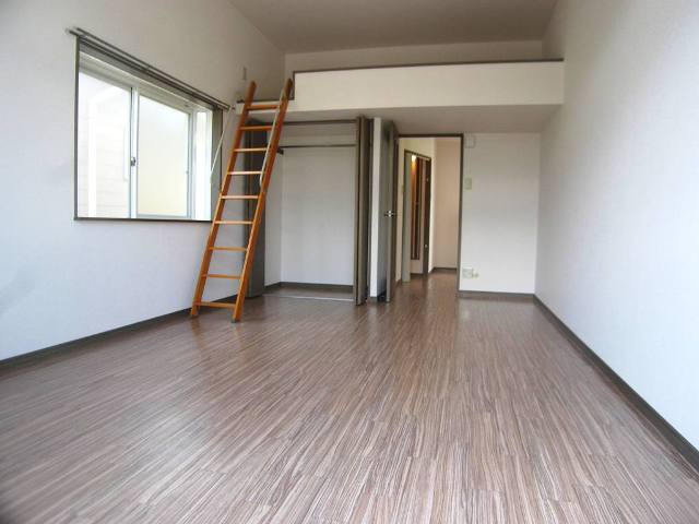 Living and room. Air conditioning ・ It is with loft! 