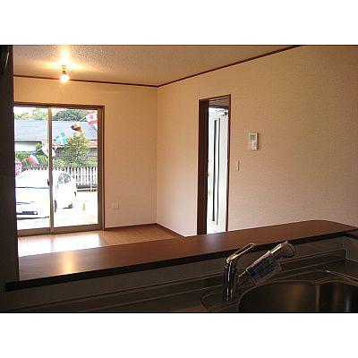 Living. Counter kitchen overlooking the LDK!