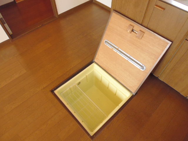 Receipt. Underfloor Storage