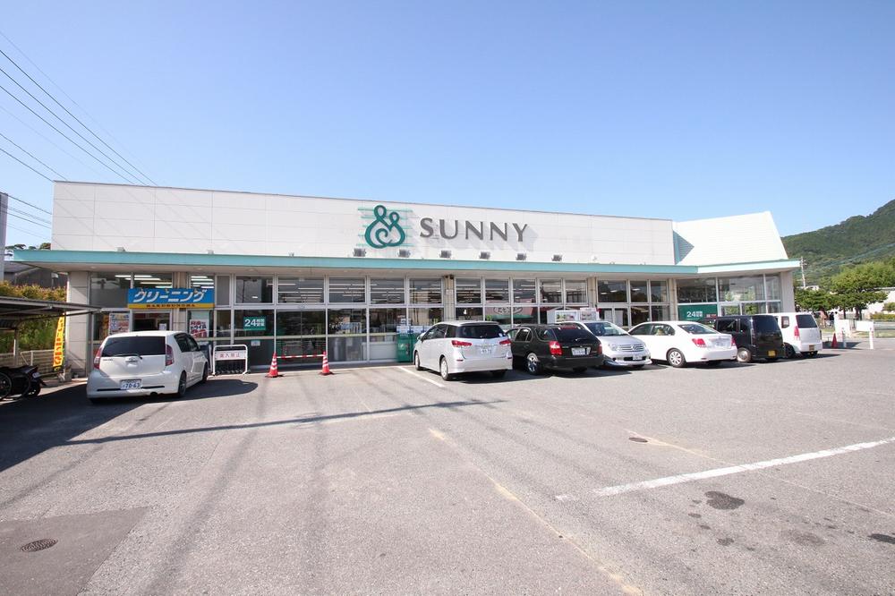 Supermarket. 700m to Sunny