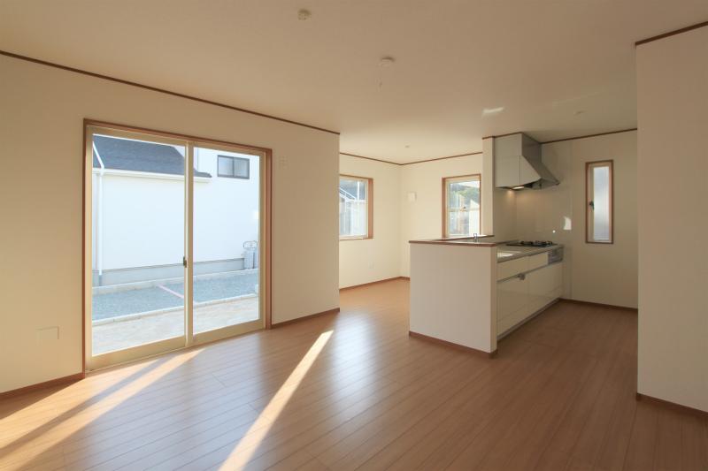 Same specifications photos (living)