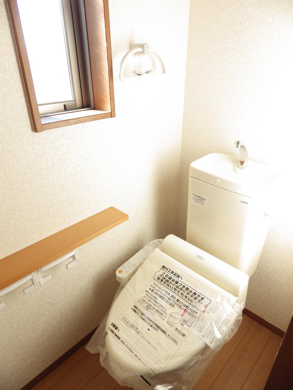 Toilet. Cleaning toilet seat with toilet of automatic opening and closing