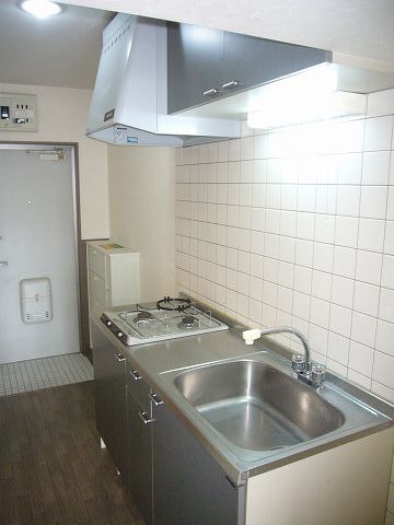 Living and room. Two-burner stove is installed Allowed.