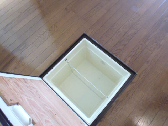 Other Equipment. Underfloor Storage