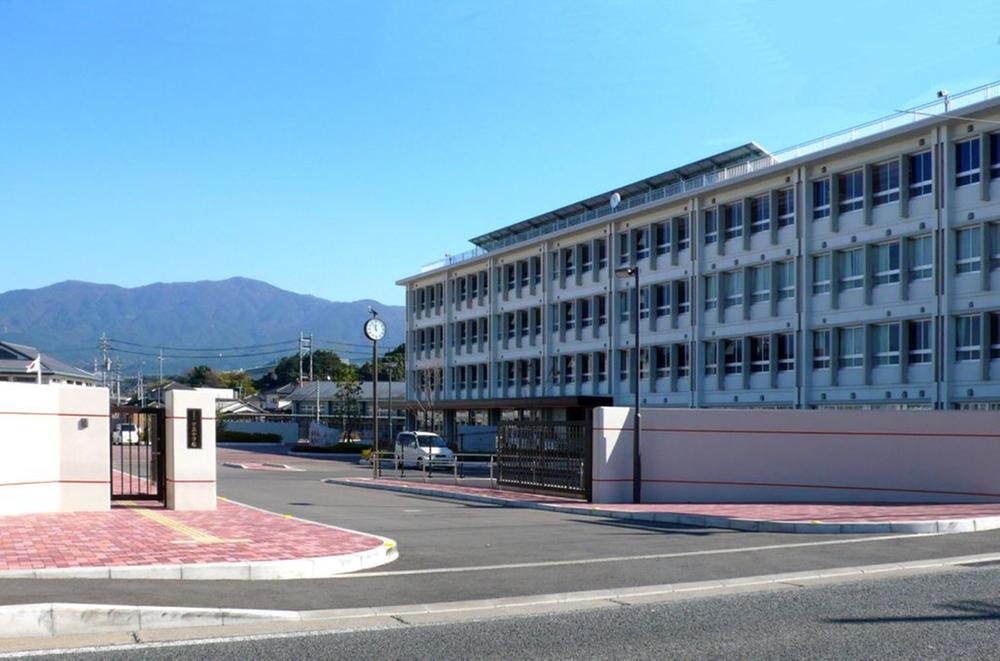 Junior high school. Umi 1040m until junior high school