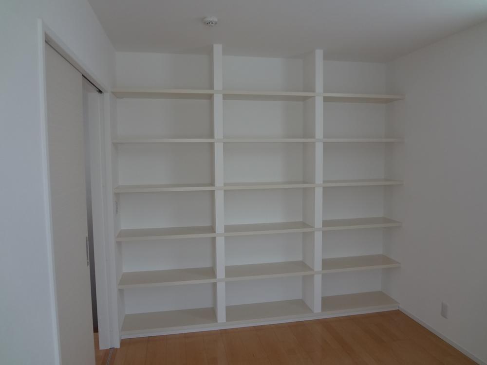 Other introspection. Storage can also be used in a display shelf in a bookcase