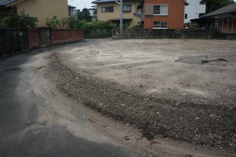 Local photos, including front road. Local (September 2013) taken from the shooting east toward the west ※ Construction work in