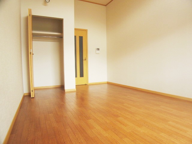 Kitchen. Pat storage