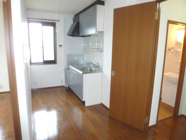 Kitchen. Bright kitchen clean and easy to sink around in there window! 