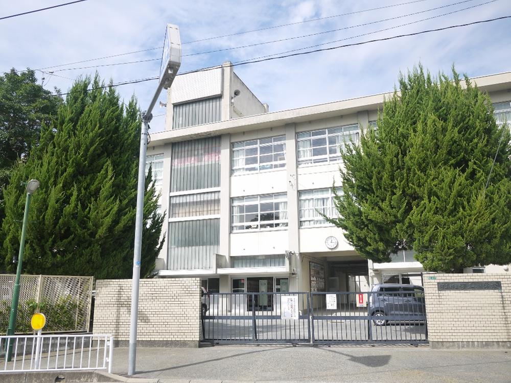 Primary school. Umi to elementary school 200m (3 minutes walk)