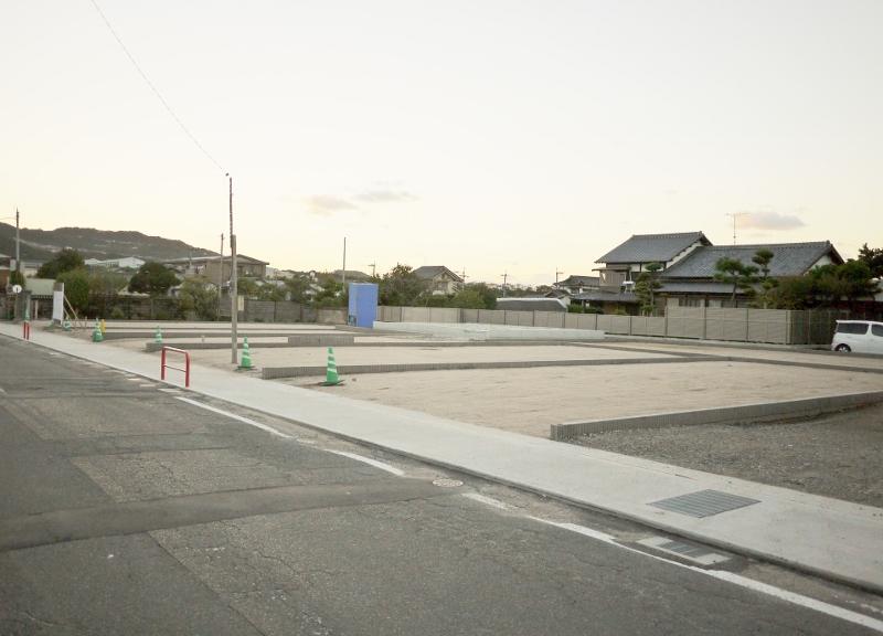 Local photos, including front road. Local (11 May 2013) Shooting