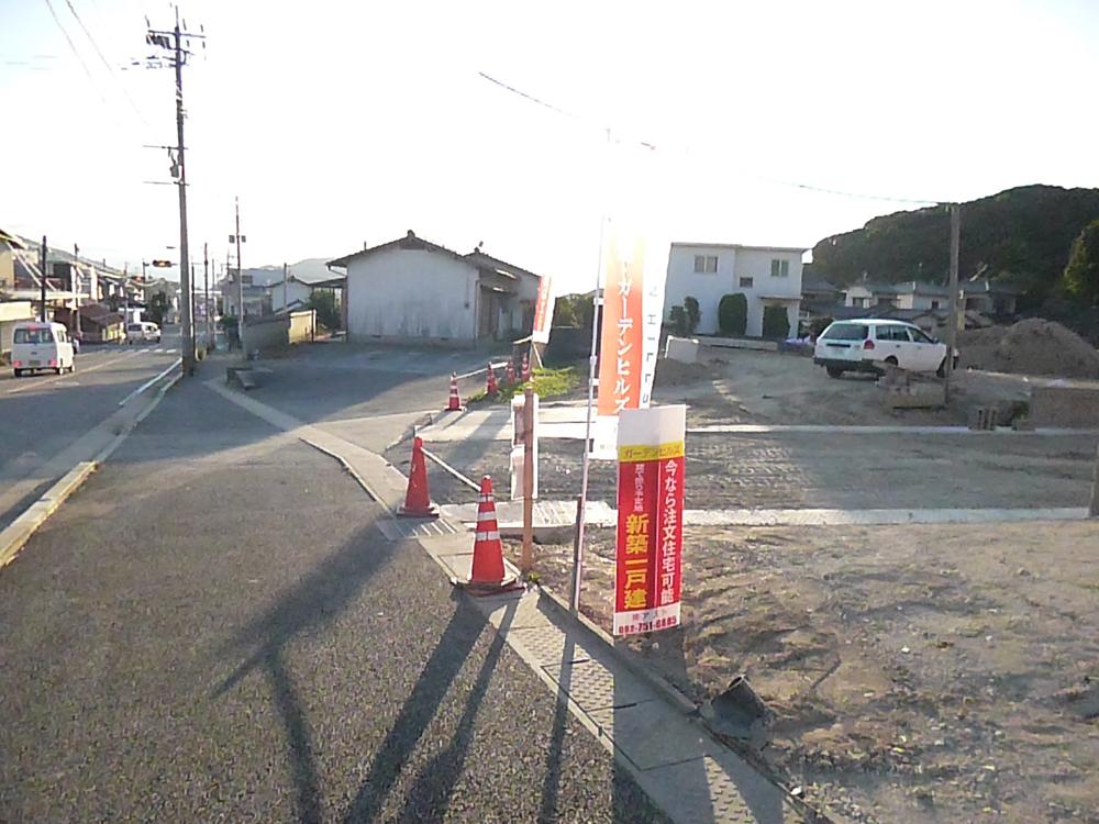 Local photos, including front road. Local (11 May 2013) Shooting