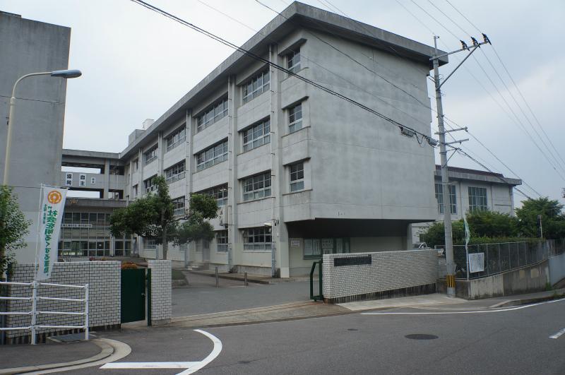 Junior high school. Umi 1000m to the East Junior High School