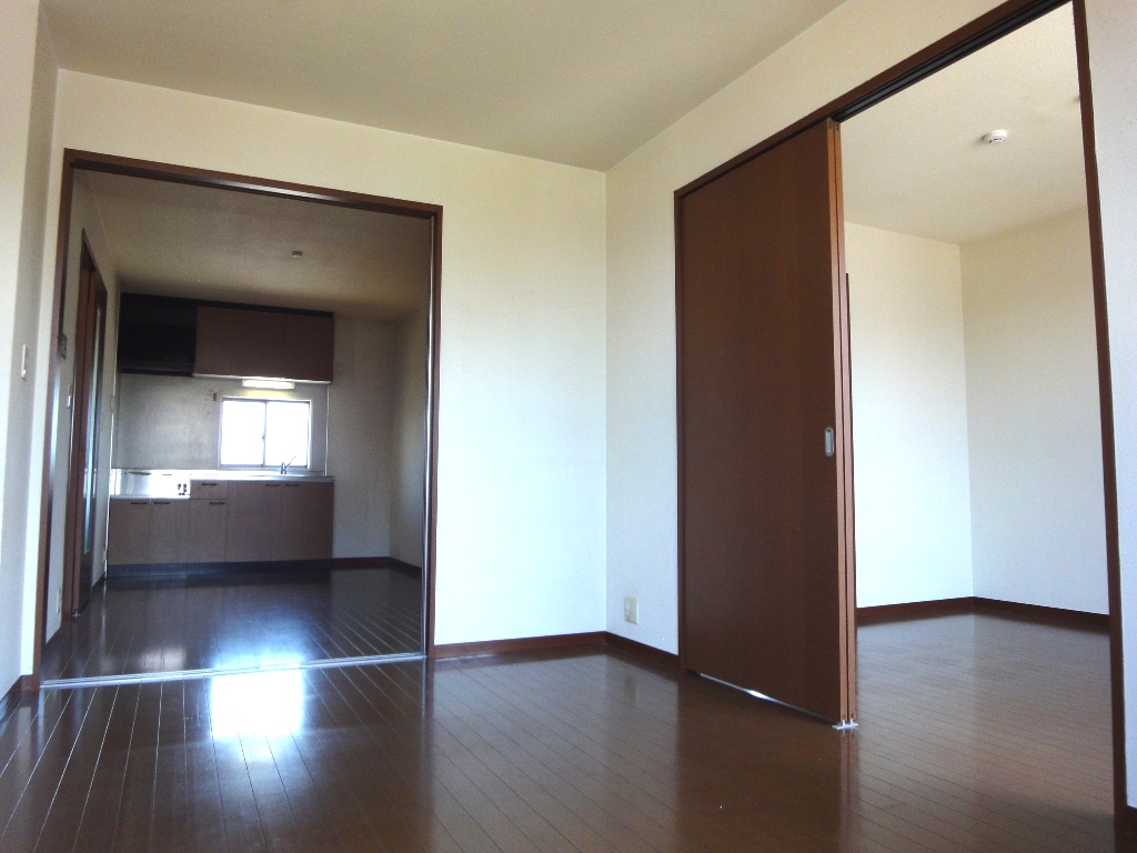 Kitchen. Chic flooring and stylish door