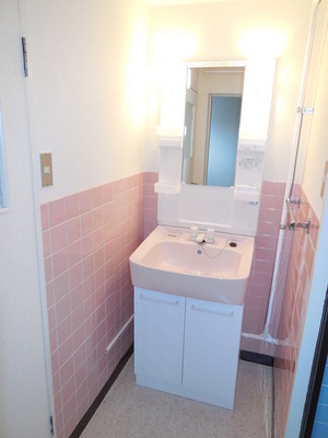 Washroom. Wash basin is also new ☆